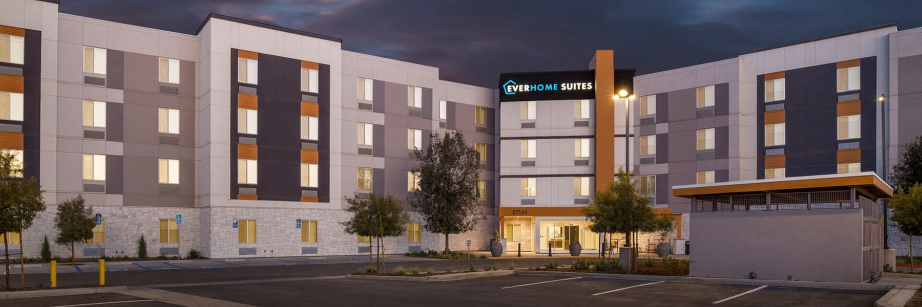 Exterior of Everhome Suites Temecula